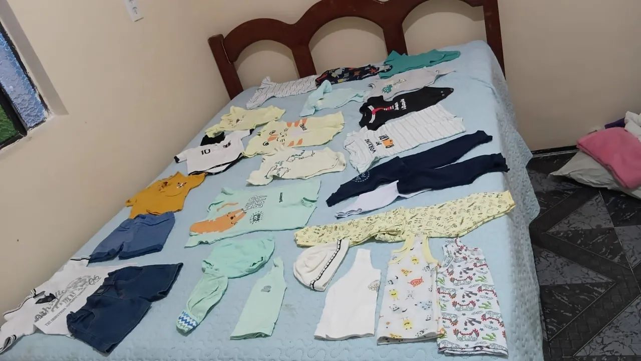 Lote de roupas de bebê 