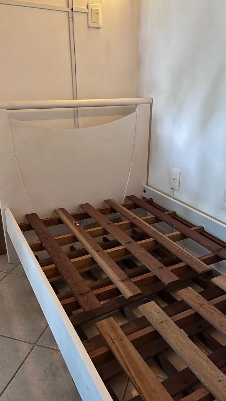 Base de Cama de Solteiro Branca - Ótimo Estado - Foto 3