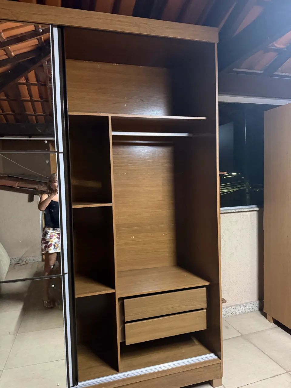 LINDO GUARDA ROUPA PRATICAMENTE NOVO - Foto 4
