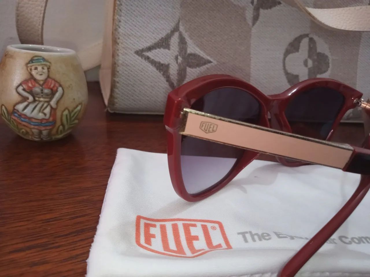 Lindas Bolsas com óculos de sol. - Foto 4