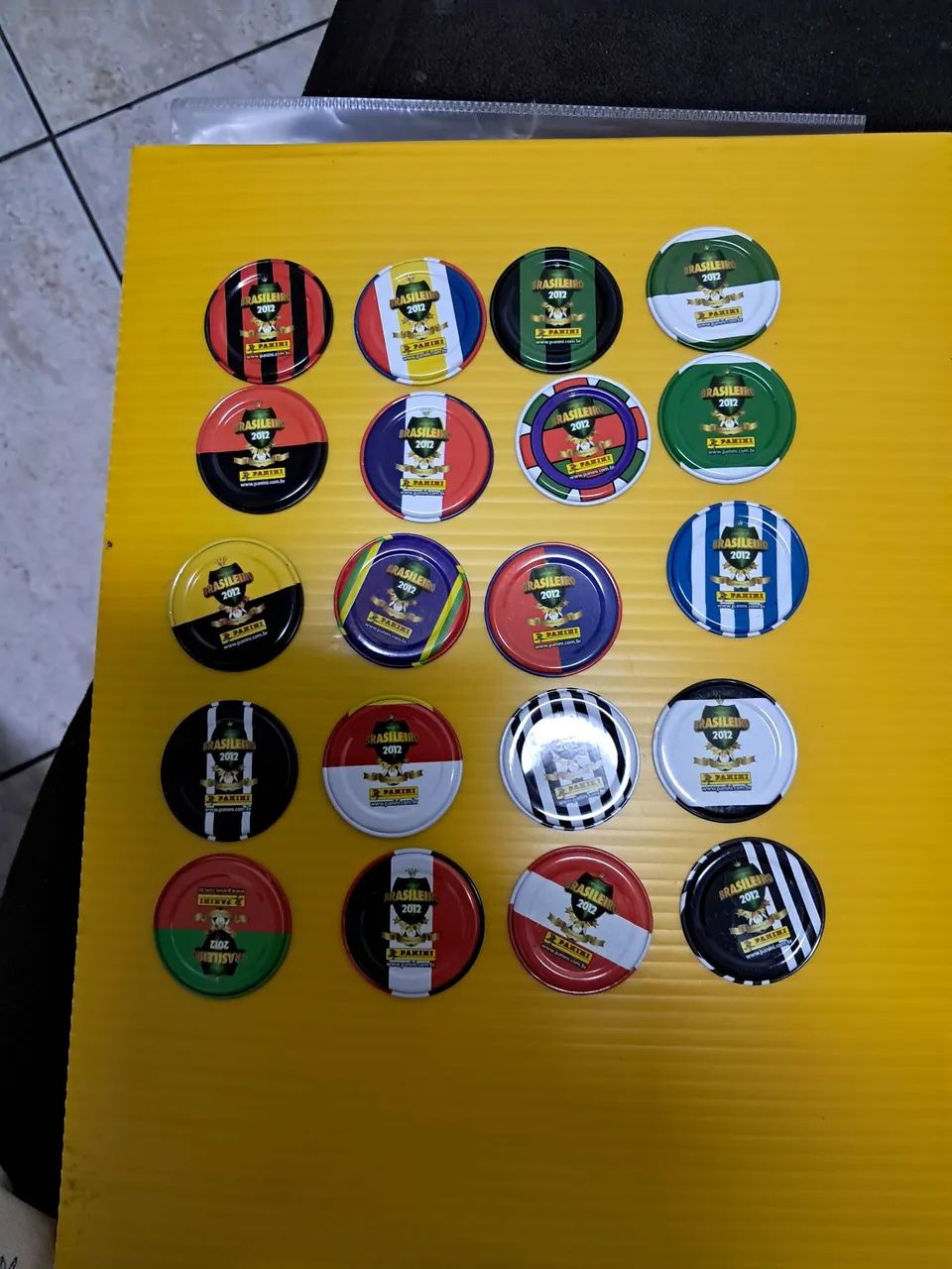 20 tazos diversos do campeonato brasileiro  2012