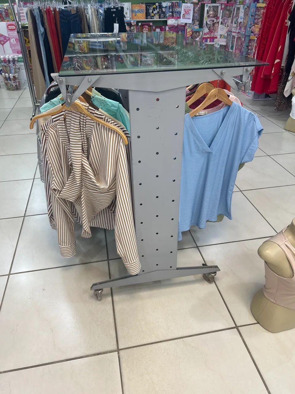 Expositor de Roupas - Foto 3