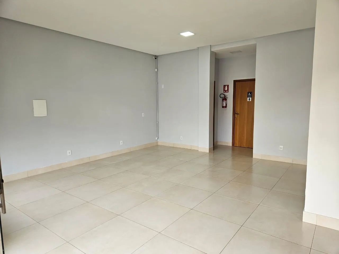 Sala comercial, Avenida T-5, 60,00 m², Setor Serrinha, Goiânia. - Foto 4