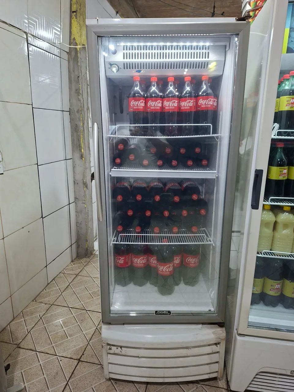 EXPOSITOR DE BEBIDA