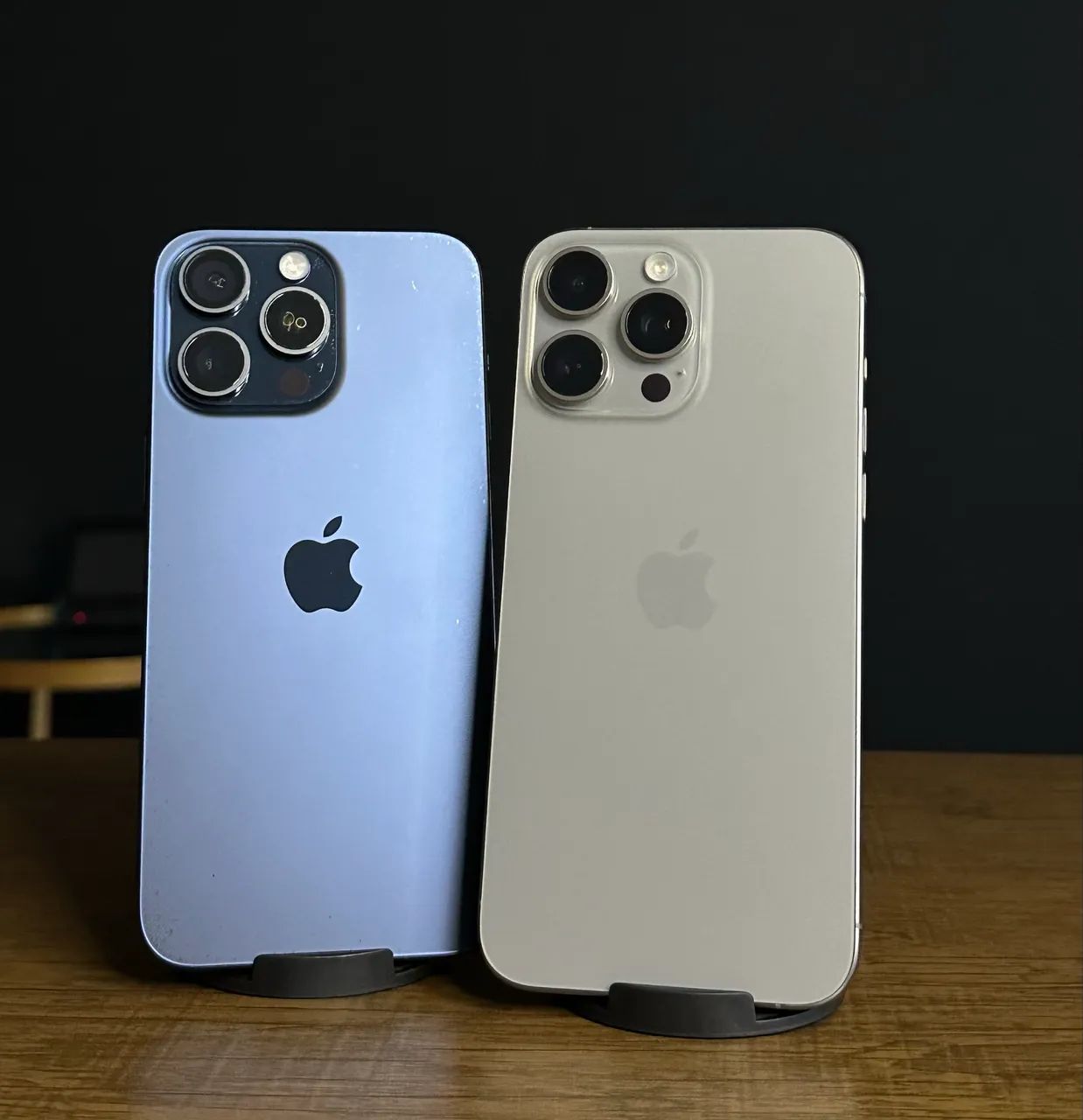 iPhone 15 Pro Max 256gb azul e cinza semi novos impecáveis