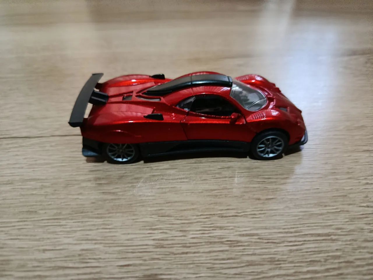 Miniatura Pagani Vermelha - Colecionador - Foto 3