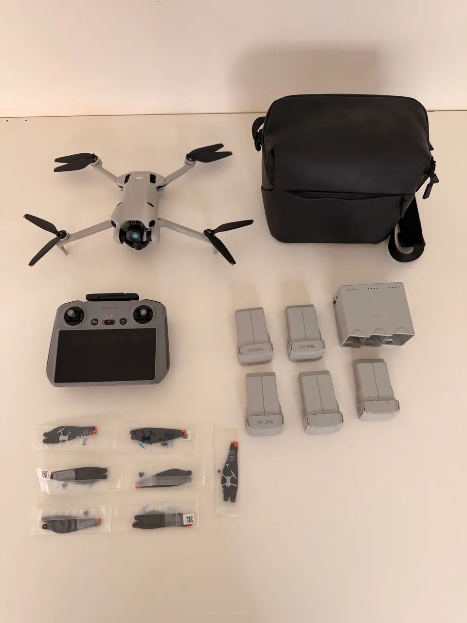 DJI MINI 4 PRO FLY MORE COMBO - SEMI NOVO