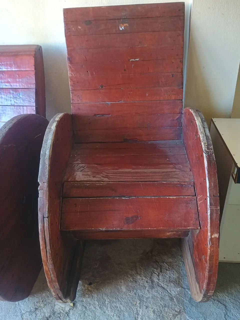 Vendo 3 Poltronas de madeira feita de carretel. - Foto 4