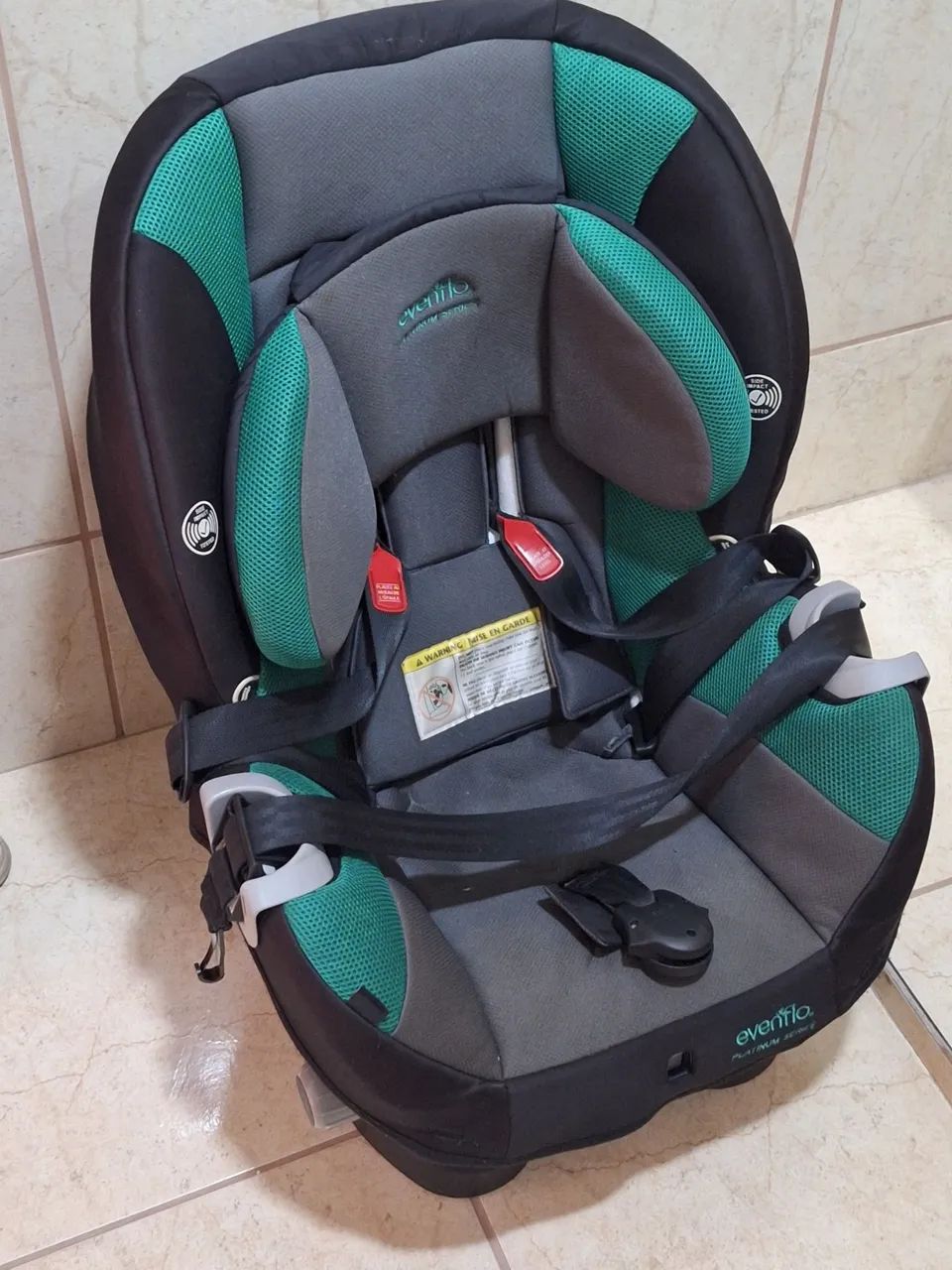 Cadeira infantil de carro Evenflo Platinum - Foto 4
