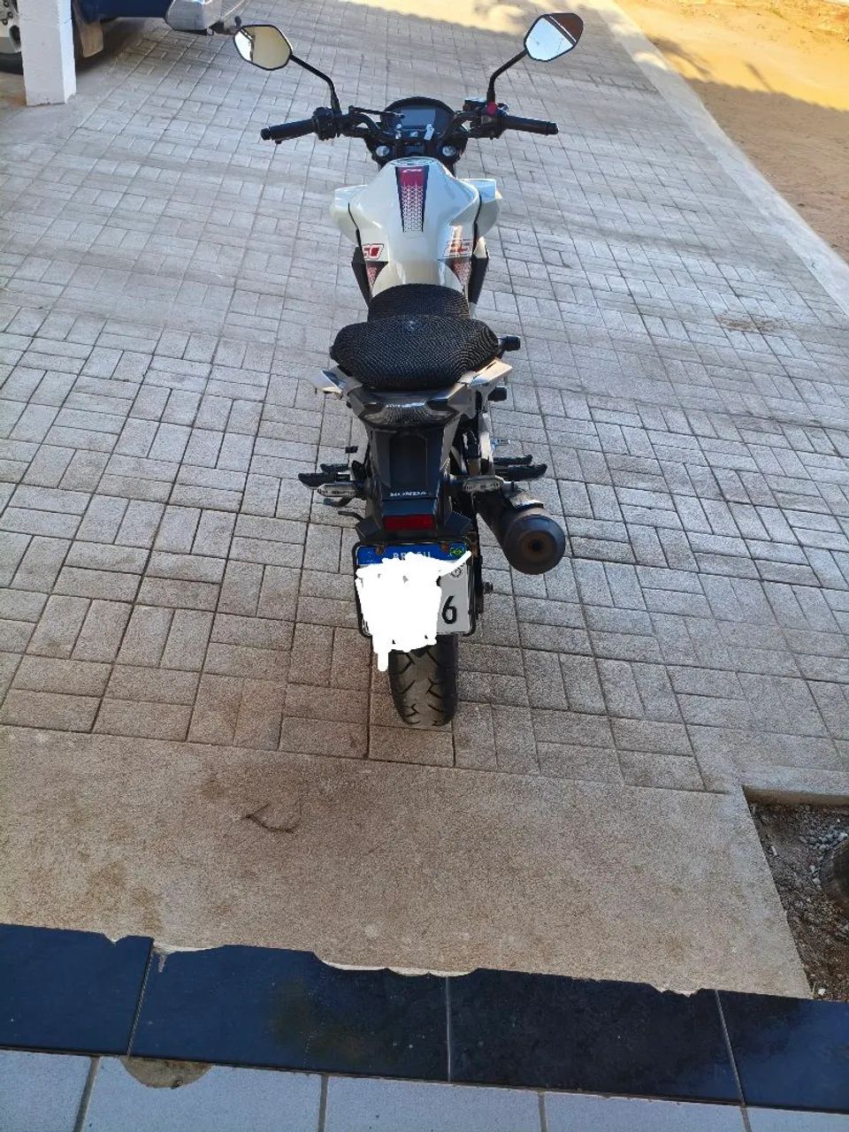 Moto bem cuidada. 