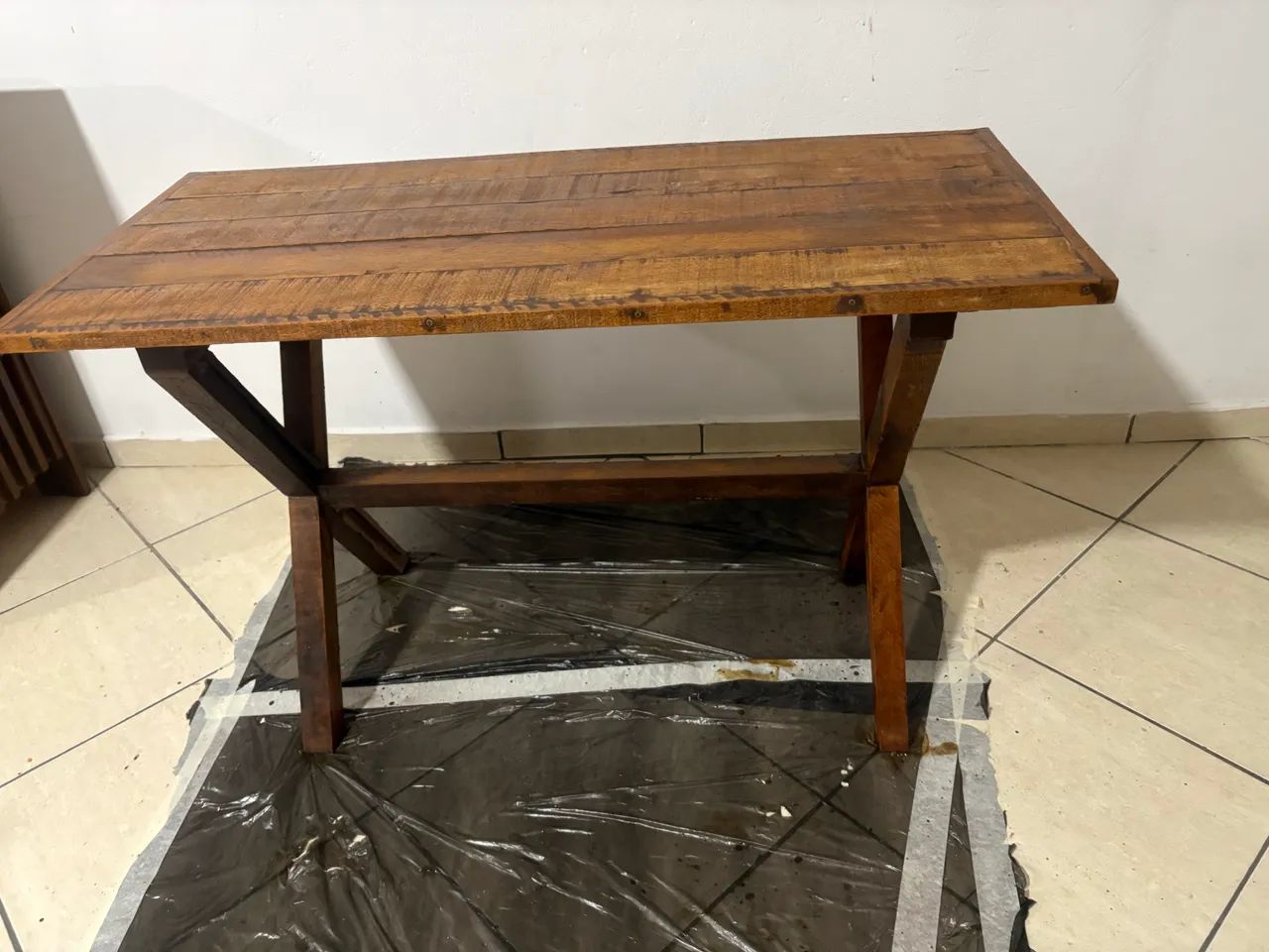Mesa rústica de madeira maciça 