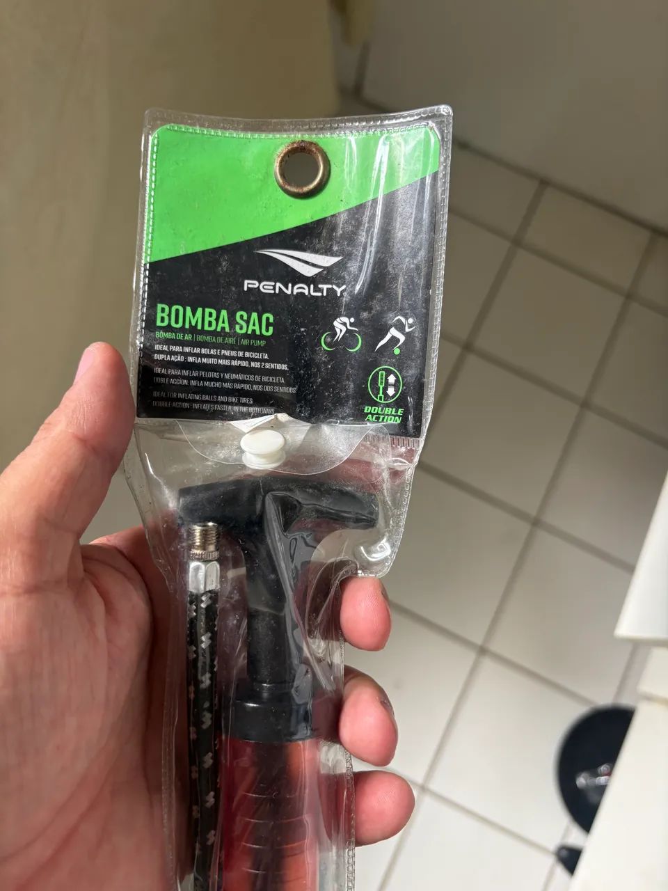 Bomba de Ar Penalty para Bola e Bike - De R$59 por R$19 ? (Leve 2 por R$39,99) - Foto 3