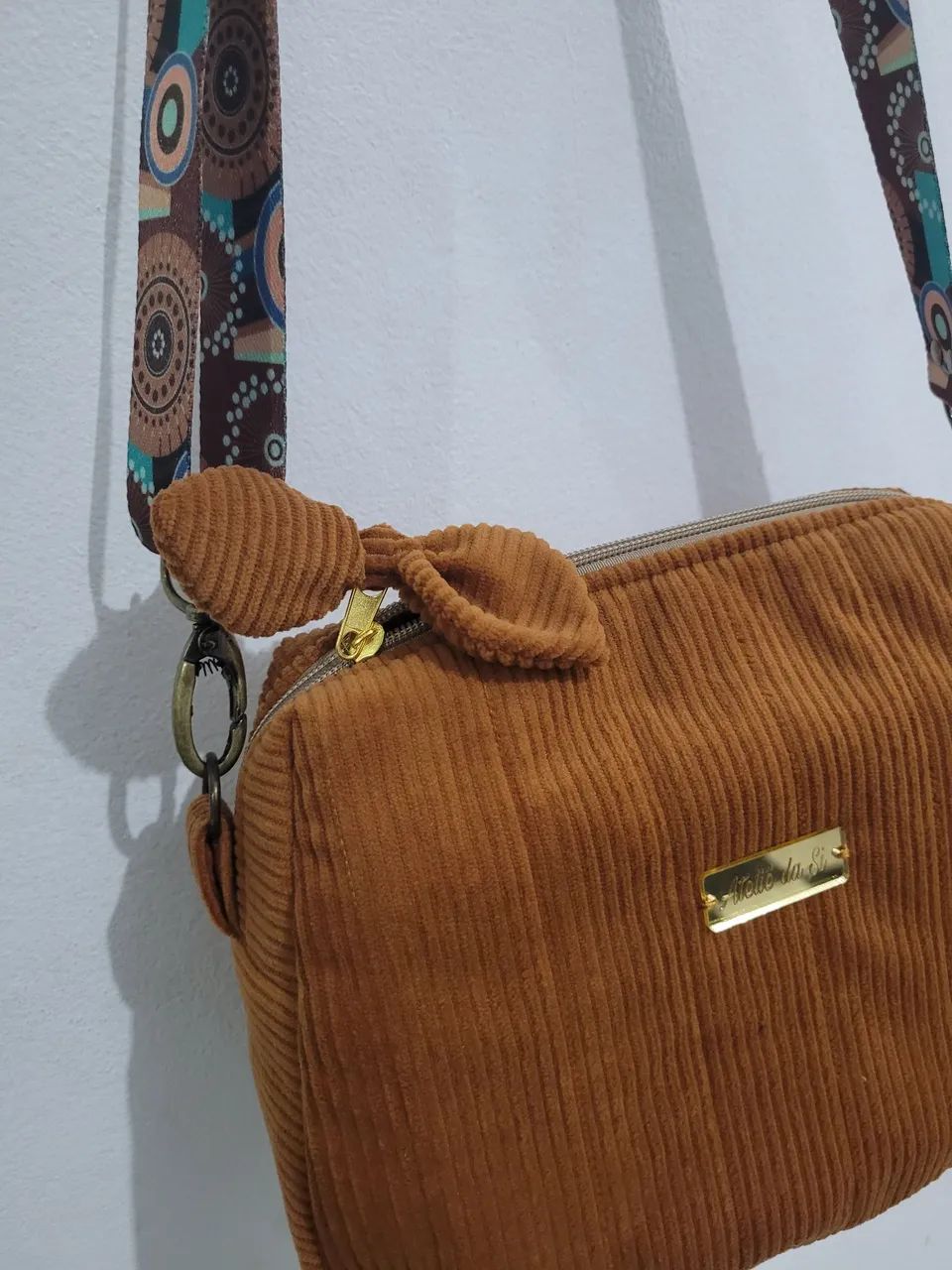 Bolsa feminina em tecido aveludado - Foto 4