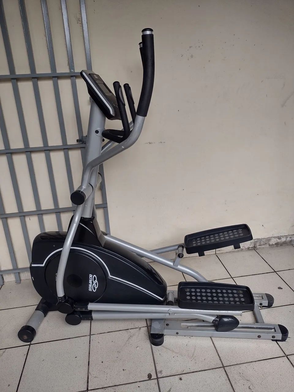 Vende-se Elíptico Olympikus profissional  - Foto 3