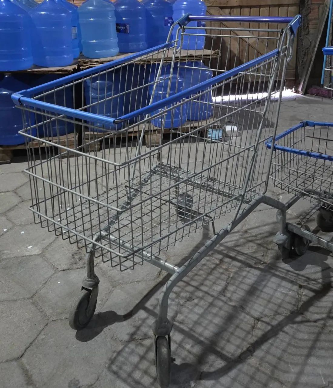 Carrinho de supermercado azul - Foto 2
