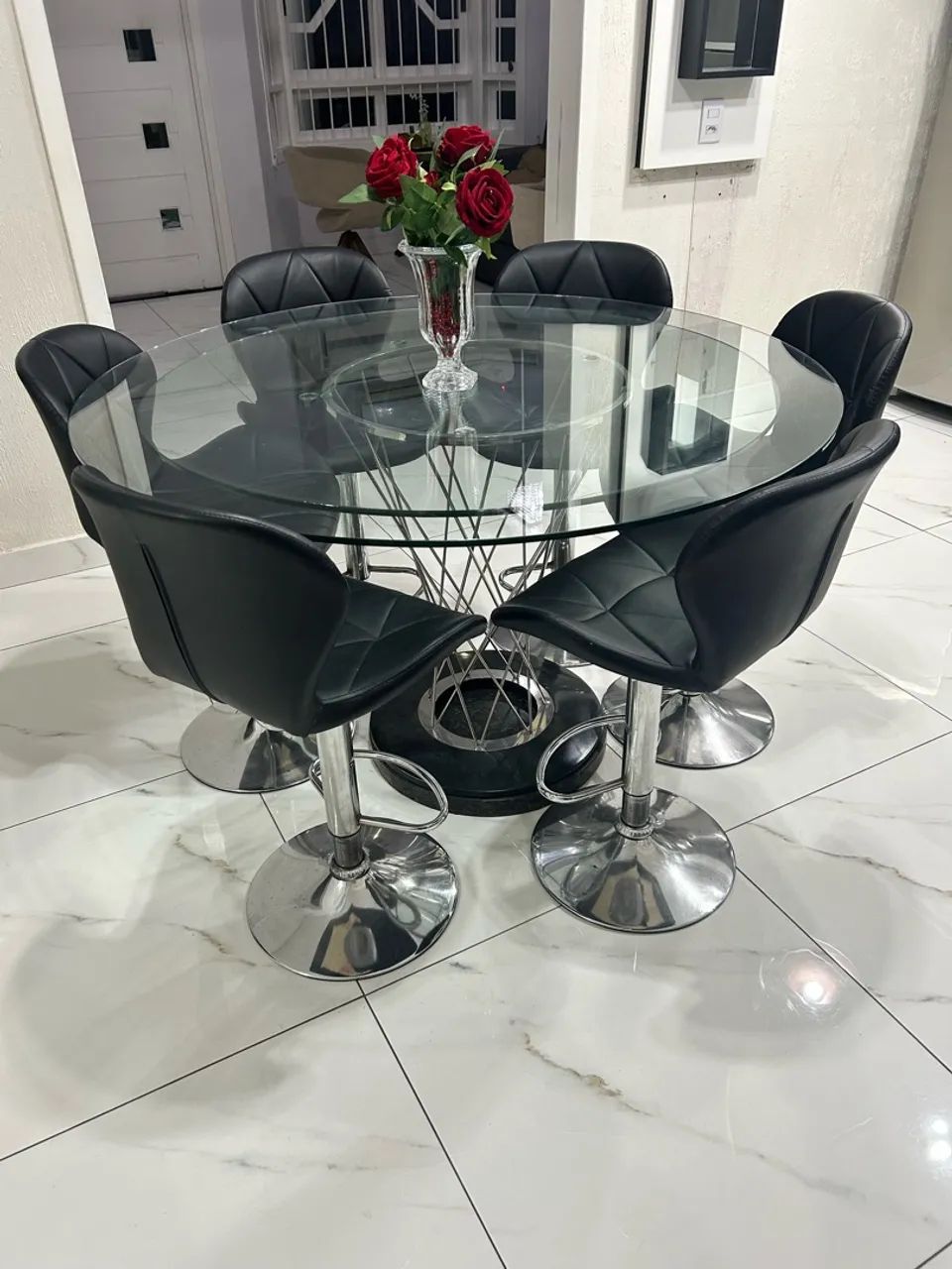 Conjunto mesa com 6 cadeiras 
