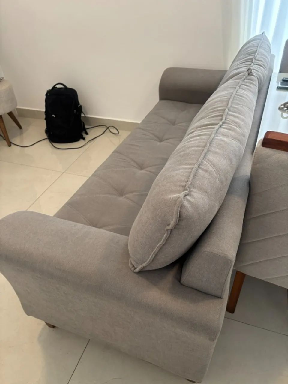 Sofá Cinza Minimalista 2 Lugares - Excelente Estado - Foto 2