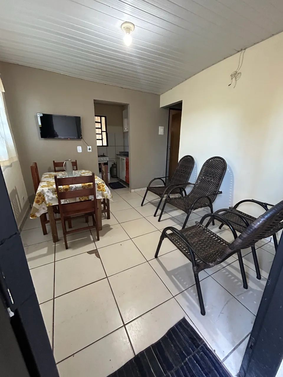 CASA COM ÓTIMA LOCALIZAÇÃO 