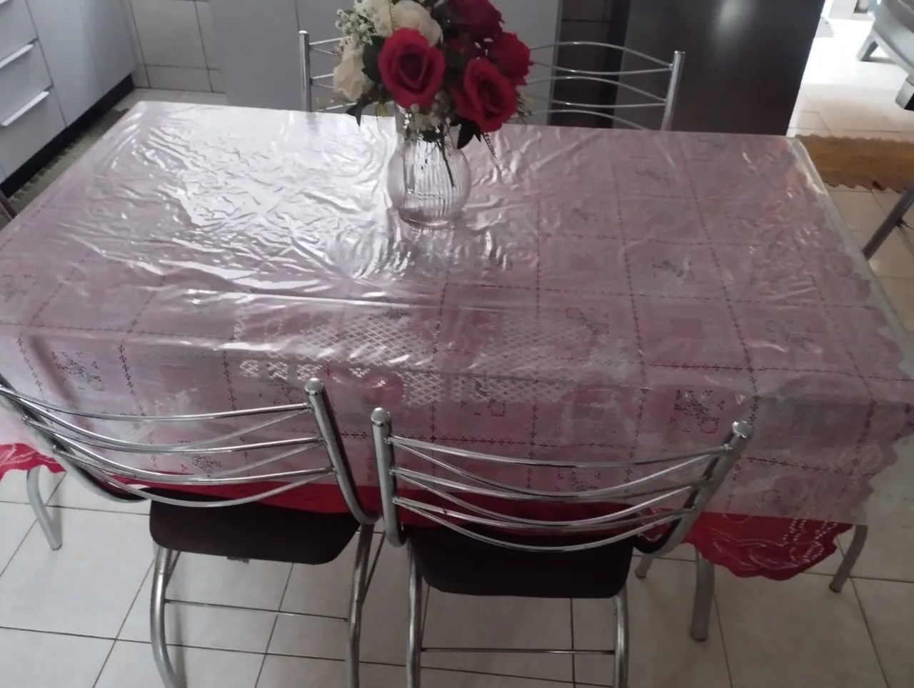 Mesa de vidro com 6 cadeiras 