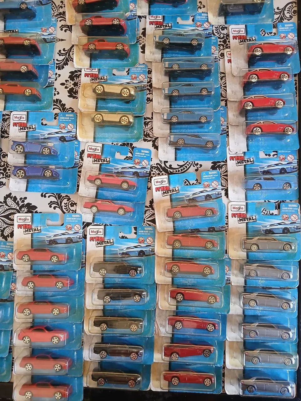 Lote com 115 Maisto - Escala 1:64 - Foto 2