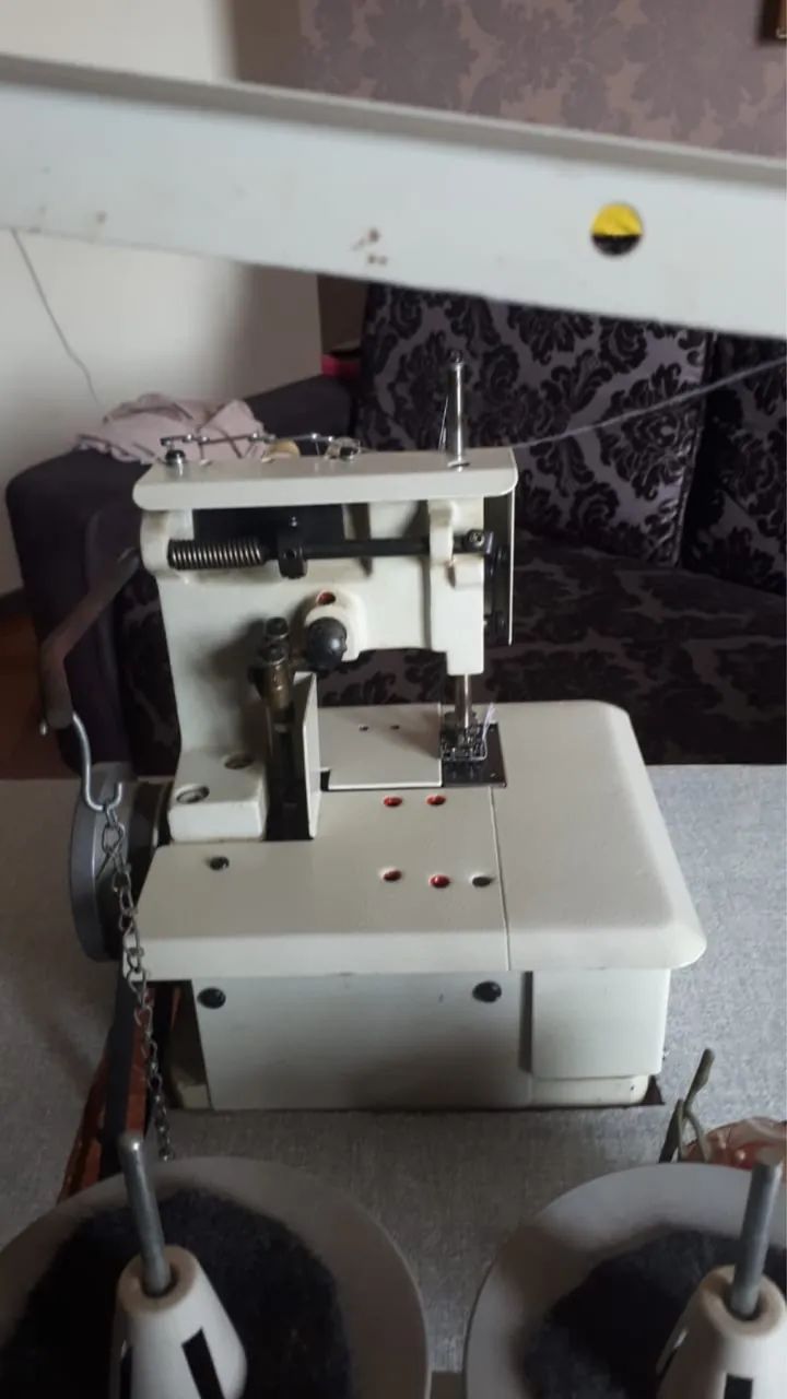 Vendo máquina de costura debrum Bracob  
