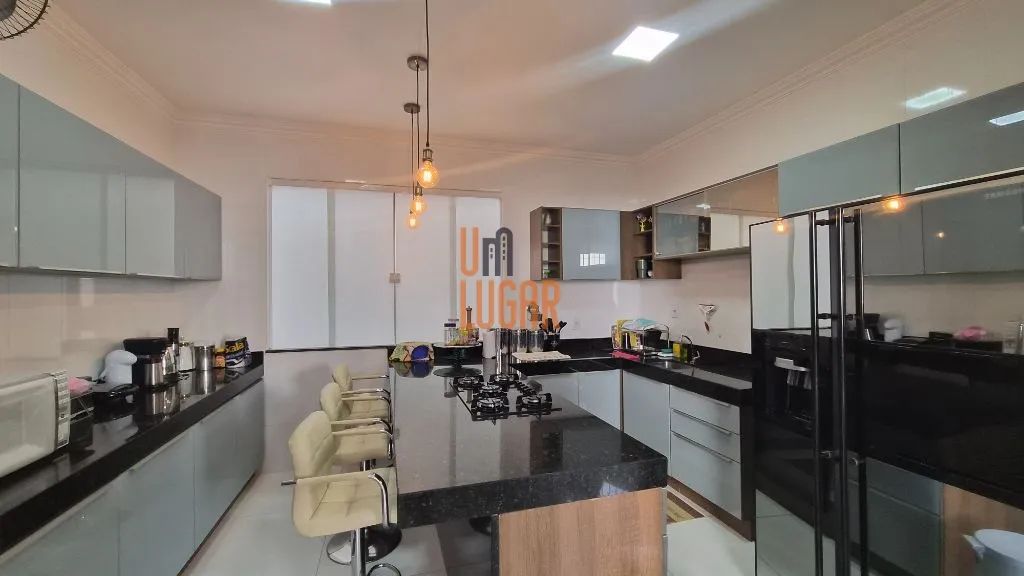 Um Lugar Imóveis Aluga: Apartamento MOBILIADO com 2 suítes e vaga de garagem na Av. Serzed - Foto 3