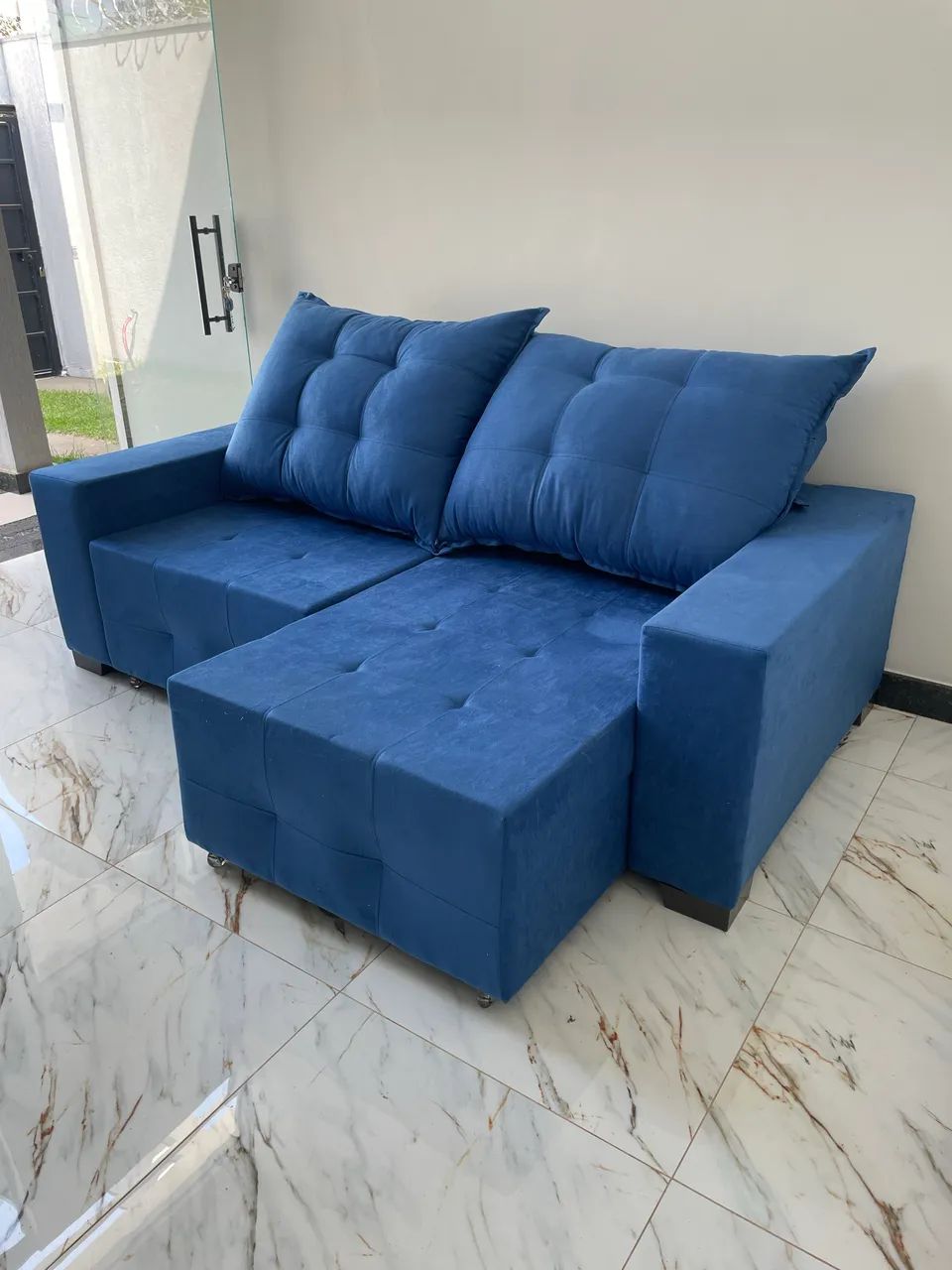 Sofá novo, cor azul
