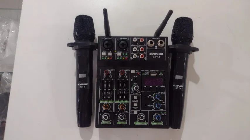 Mesa de Som Devox DGT-5 Com Microfones