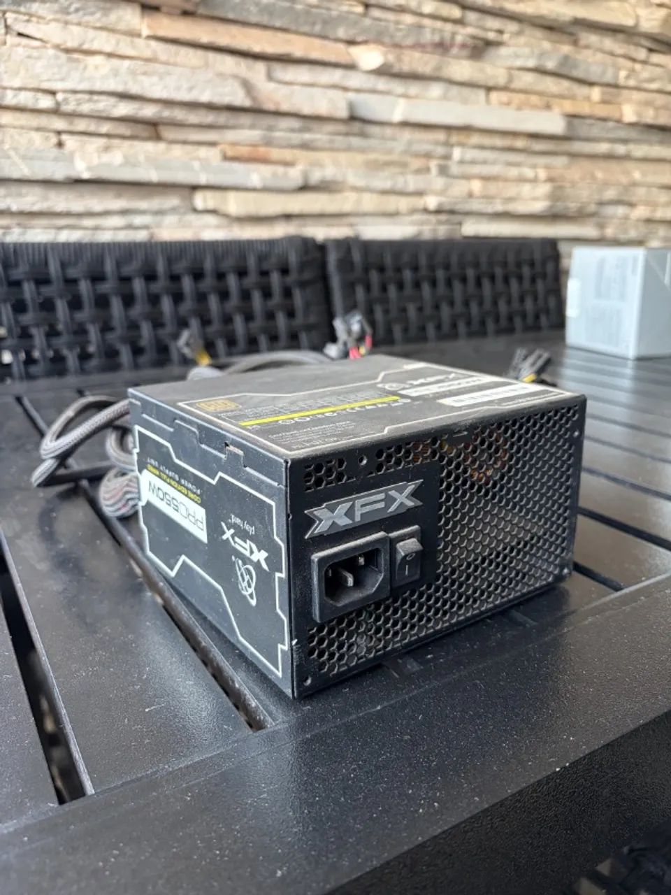 Fonte XFX PRO 550W 80 Plus Bronze com caixa