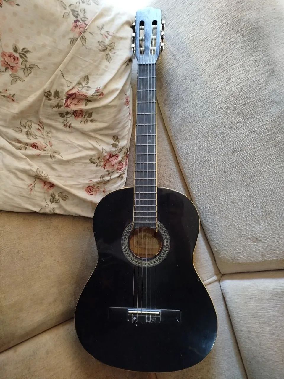Violão preto