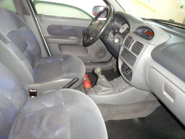 RENAULT CLIO 2001/2001 1.0 RT SEDAN 16V GASOLINA 4P MANUAL - Foto 7