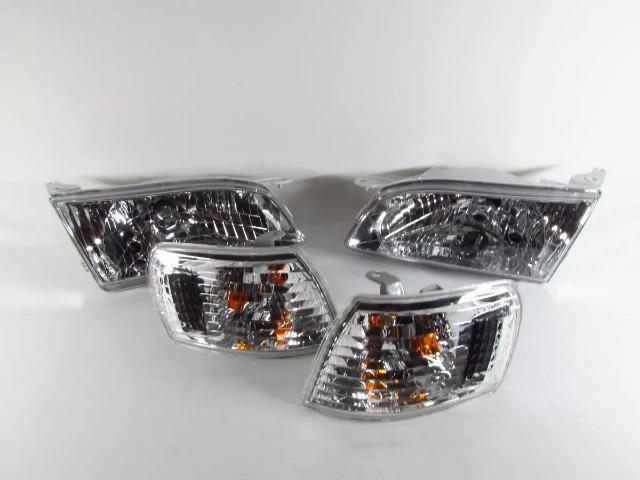 Kit Par Farol + Pisca Seta Dianteira Corolla 1998 a 2002