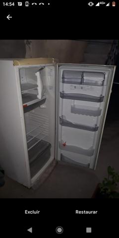 Vendo uma geladeira por apenas 200 vindo buscar ZAP * - Foto 2