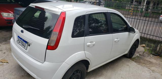 Fiesta hatch 2014 1.0 completo bom pra uber - Foto 4