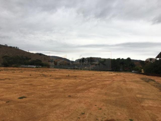 Área Comercial e Industrial