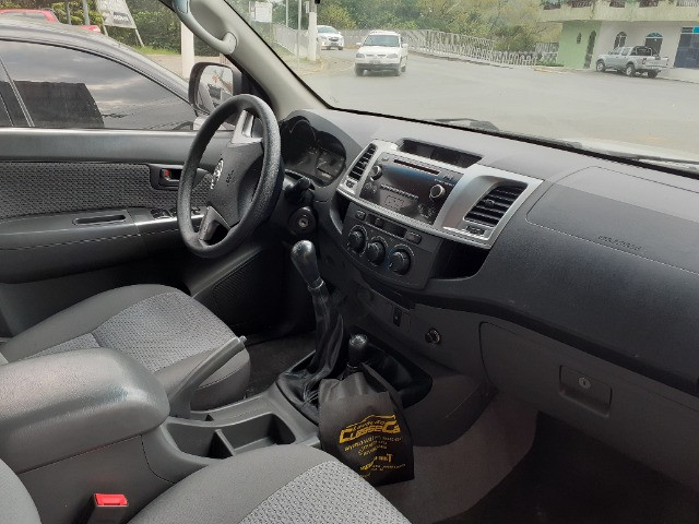 Hilux 3.0 4x4 Diesel Cambio Manual - 2015 - Aceita Troca - Foto 6
