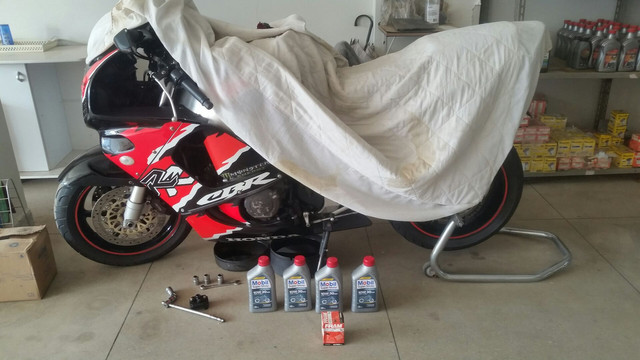 Moto Honda CBR 900 RR