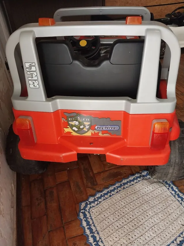 Estação de Jogos Little Tikes 4 em 1 com Carro de Brinquedo que