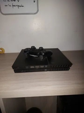 PS4 Fat - 500gb - 1 controle e 4 jogos
