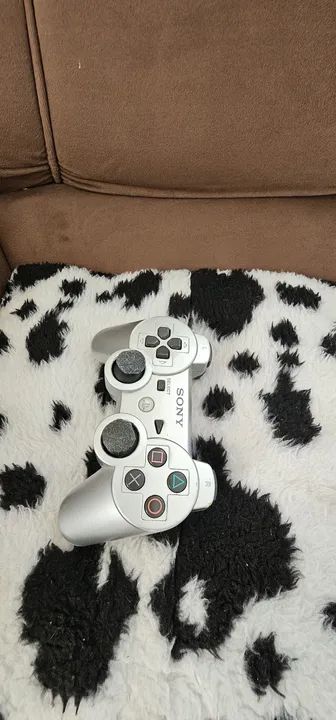 CONTROLE PS3 CINZA SONY IMPECÁVEL SEM TESTE FOTOS FAZ PARTE DO ANÚNCIO - Foto 4