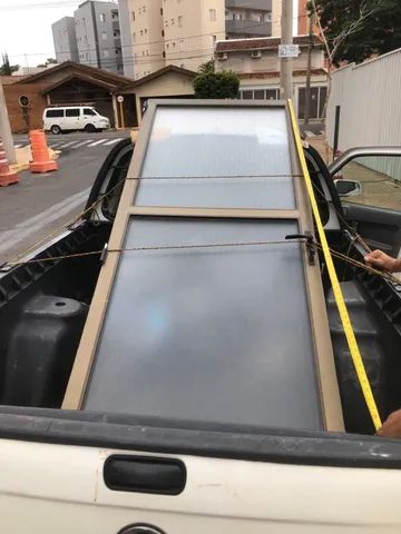 Porta de alumínio e vidro 