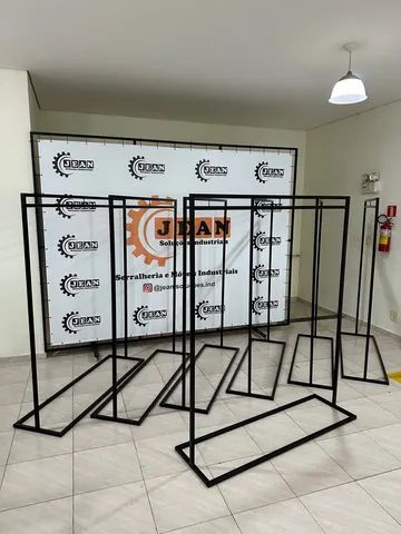 Araras metálicas de chão. - Foto 3