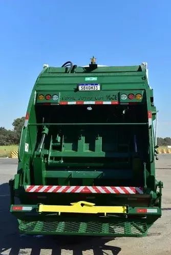 Caminhão Compactador Cargo - Foto 4