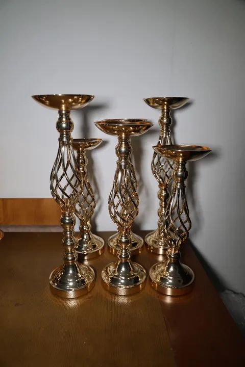 castiçal de metal (6 unidades) dourado com hastes torcidas decoração de festa - Foto 6