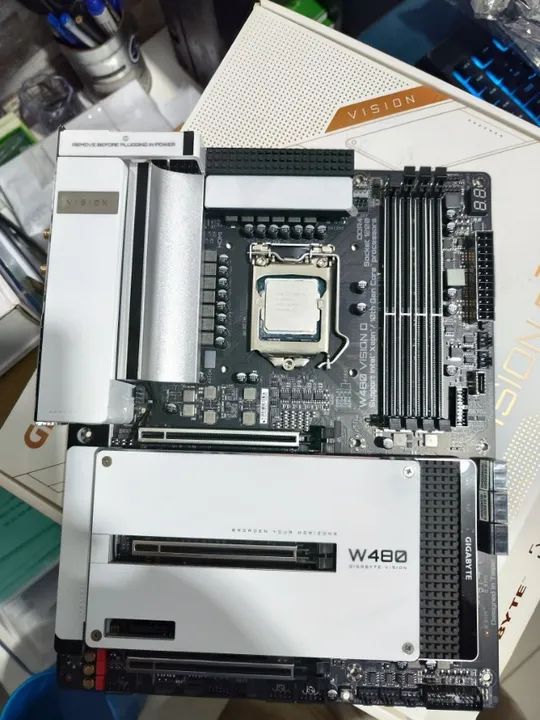 Placa Mãe W480 Vision da Gigabyte (Melhor que Z590 Vision) LGA 1200 - Hi-End Premiun Gamer - Foto 3