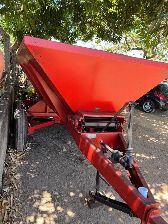 Carreta Distribuidora de calcário e adubo  - Foto 3