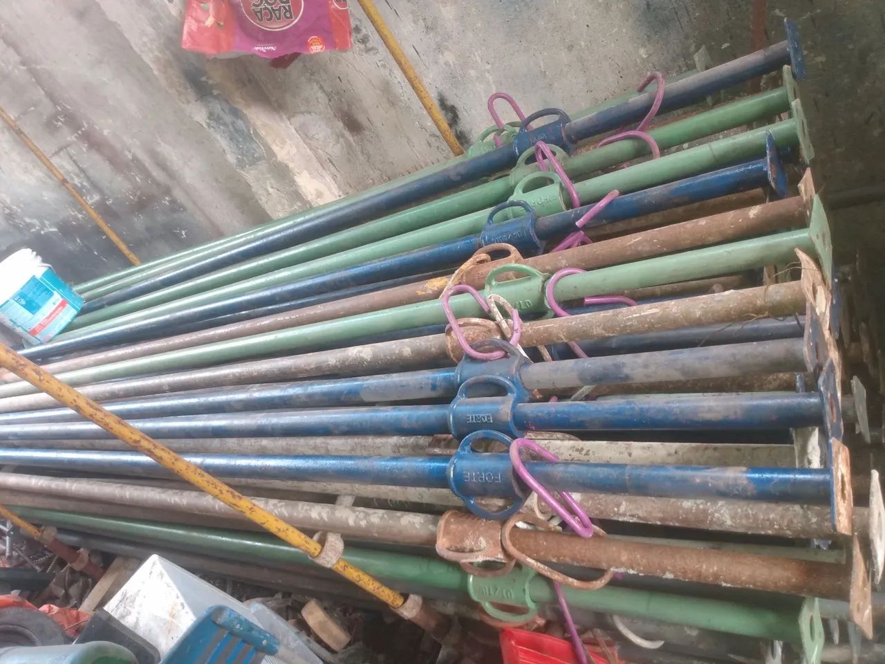 Escoras metálicas 4.50 de alturas - Foto 4