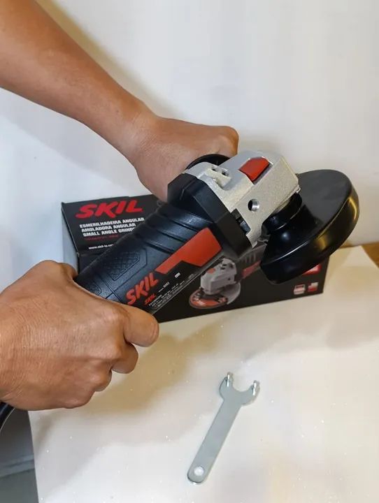 Lixadeira e esmerilhadeira skil 220v 700w profissional  - Foto 3