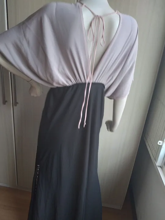 Vestido Longo com Detalhes