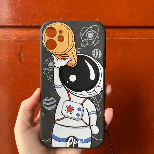 Capinha Iphone 11 / XR - Astronauta Preta  - Foto 2